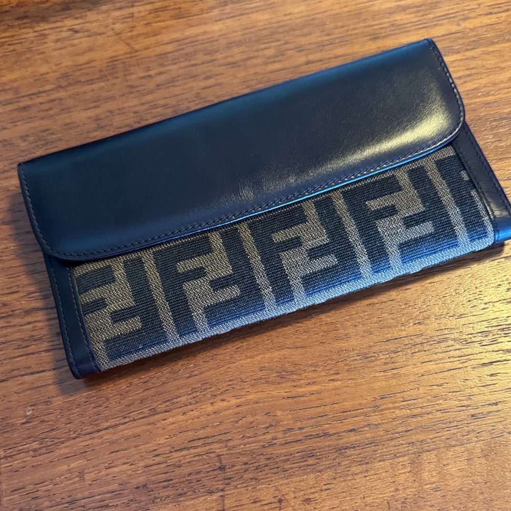 Fendi Zucca tri fold wallet. INCREDIBLE PRE OWNED CONDITION